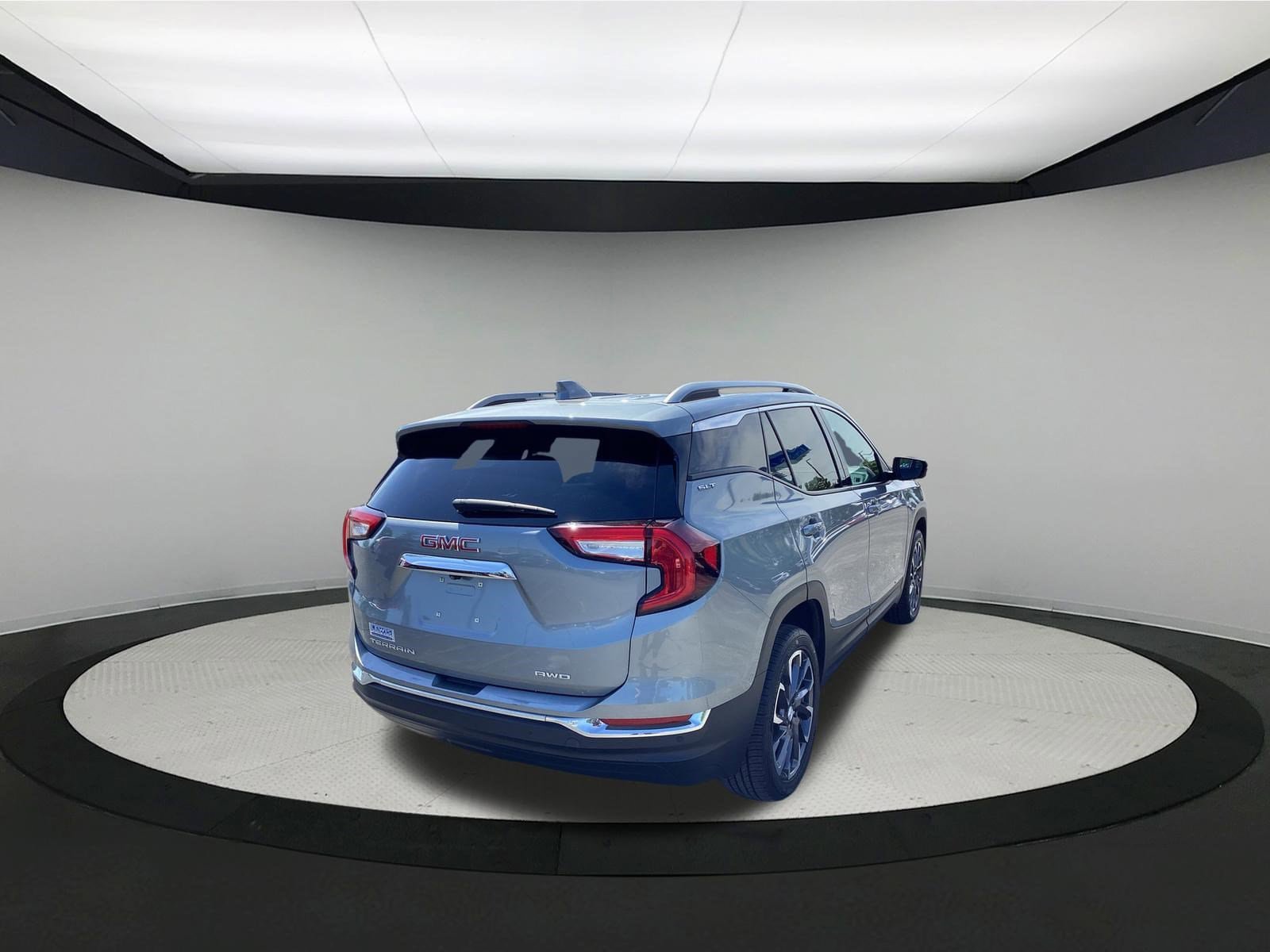 Used 2024 GMC Terrain SLT w/ LPO, Floor Liner Package AWD/4WD image 6
