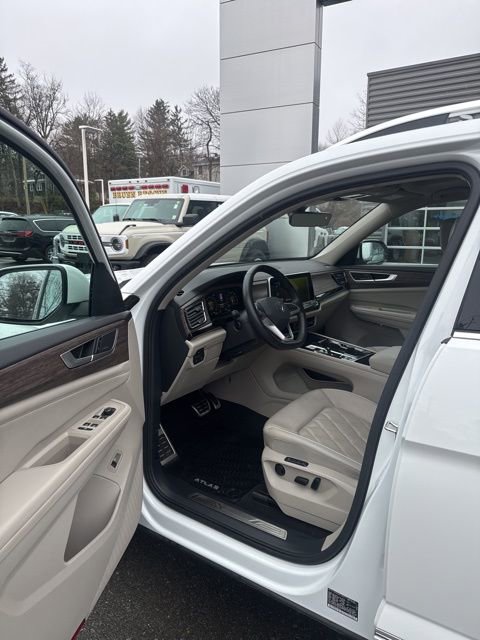 Used 2024 Volkswagen Atlas SEL Premium R-Line image 14