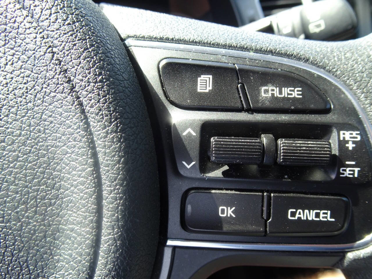 Used 2017 Kia Niro LX image 31