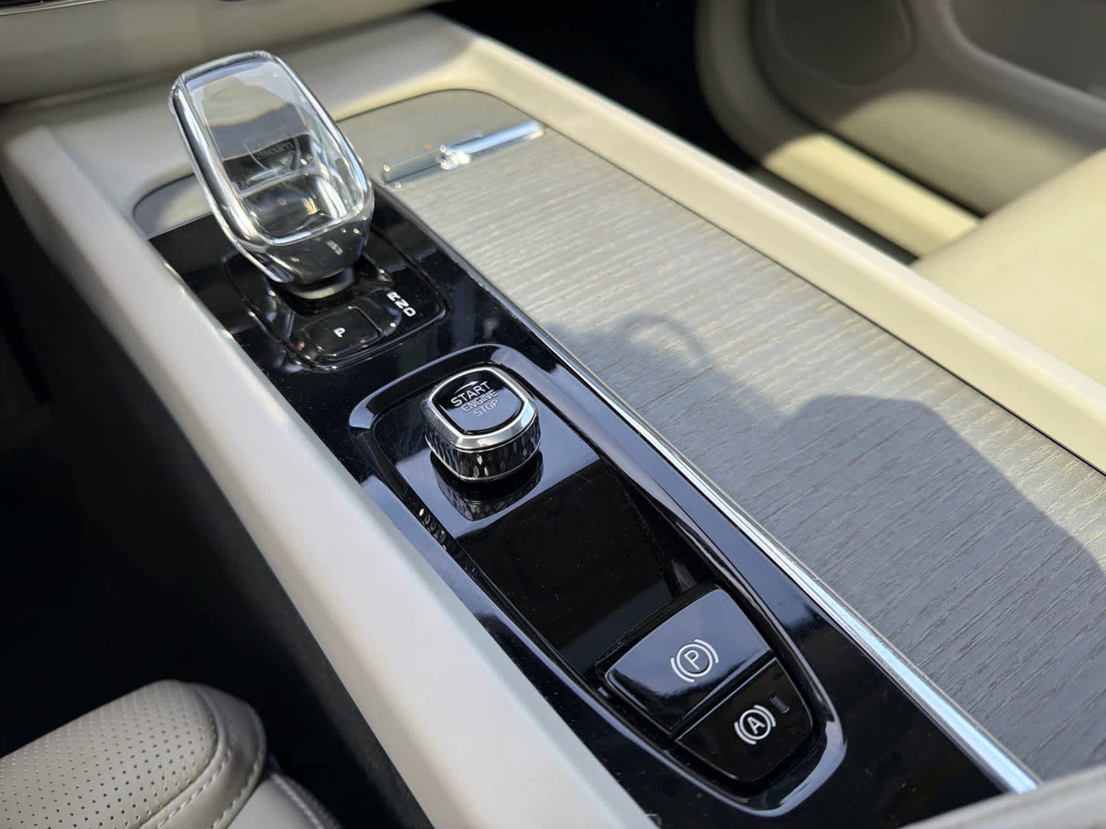 Used 2023 Volvo XC60 B5 Ultimate w/ Climate Package image 29