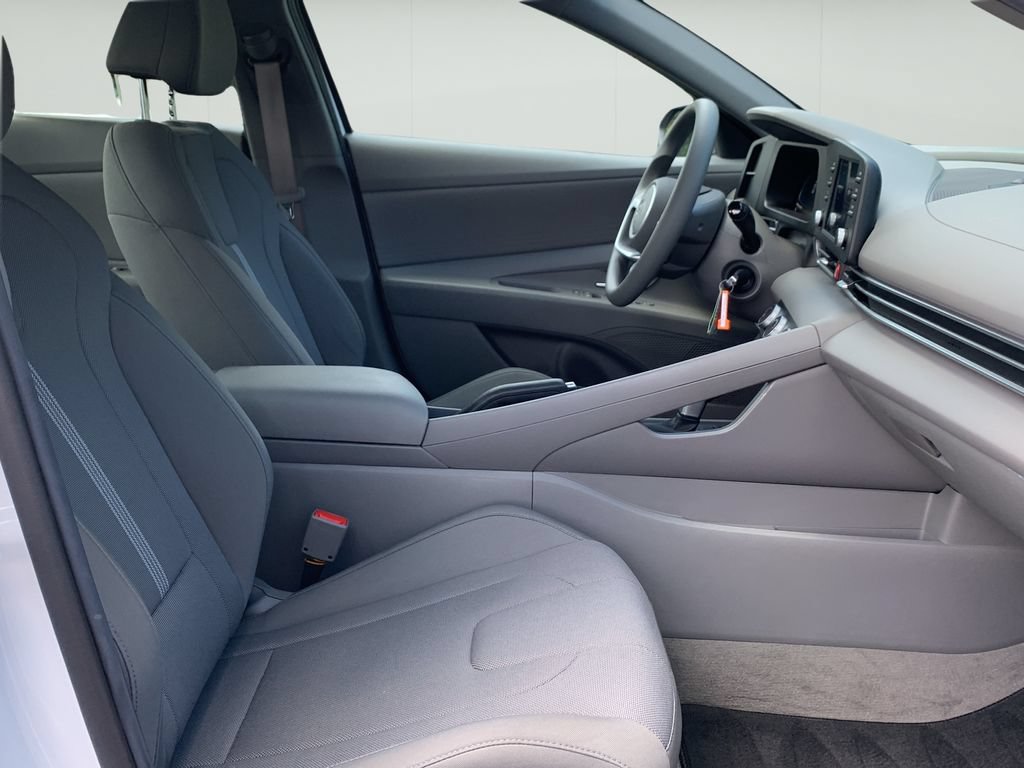 Certified 2026 Hyundai Elantra SE FWD image 36
