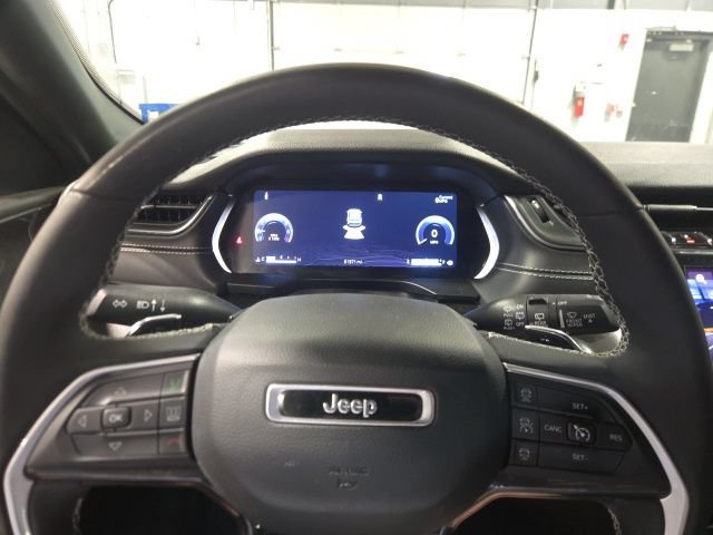 Used 2023 Jeep Grand Cherokee L Laredo AWD/4WD image 17
