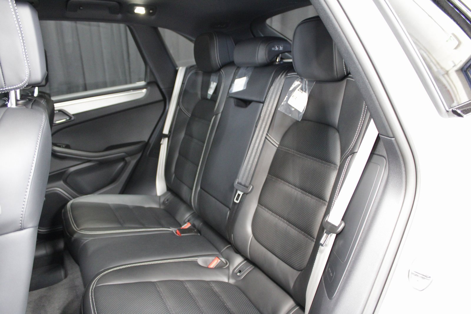 New 2026 Porsche Macan Turbo image 19