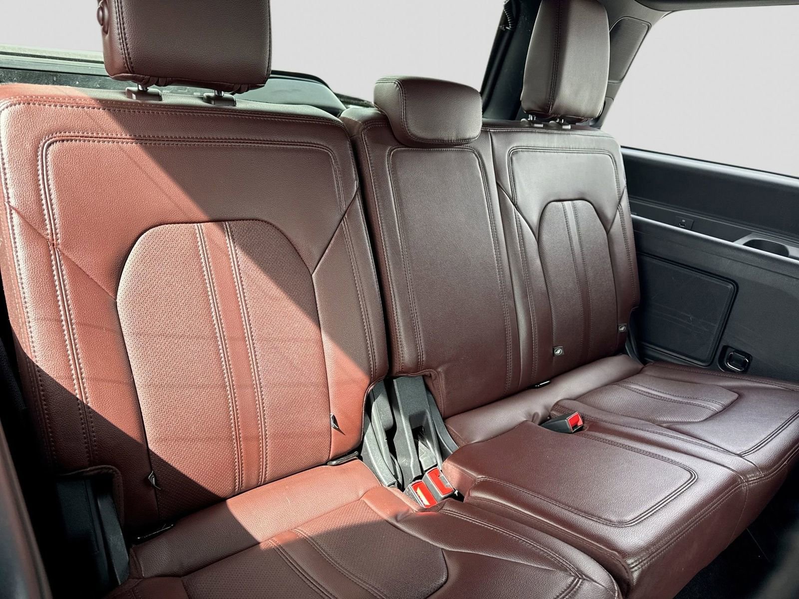 Used 2022 Ford Expedition Limited image 22