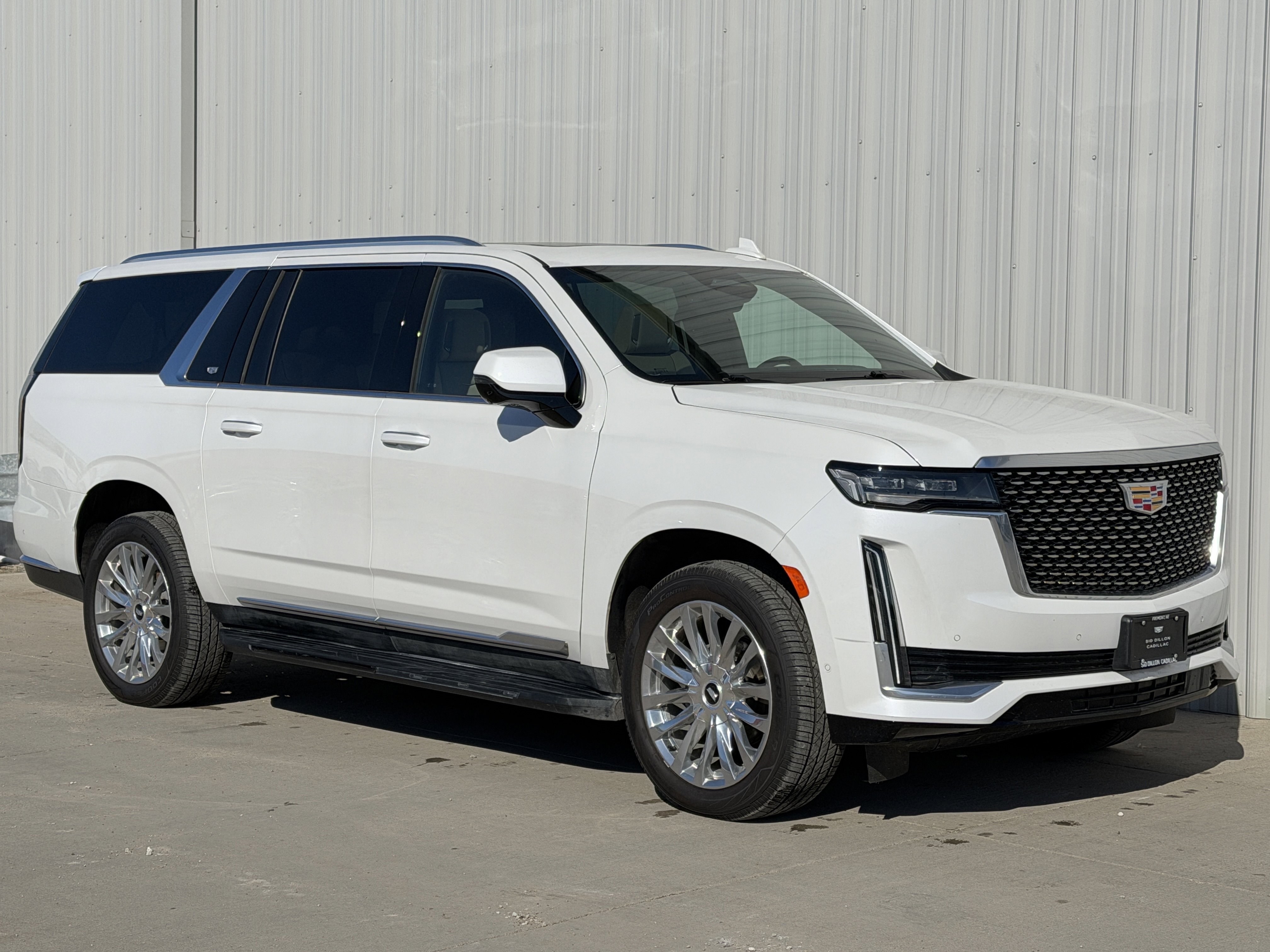 Used 2023 Cadillac Escalade ESV Premium Luxury w/ Performance Package AWD/4WD image 2