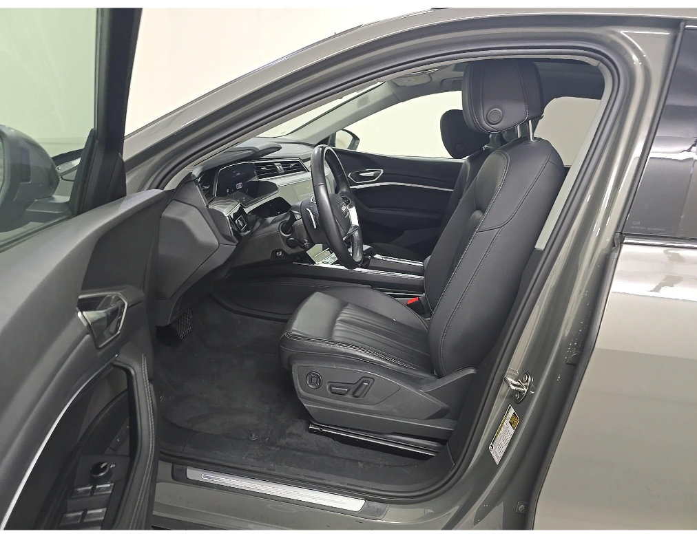 Used 2024 Audi Q8 e-tron Premium Plus AWD/4WD image 7