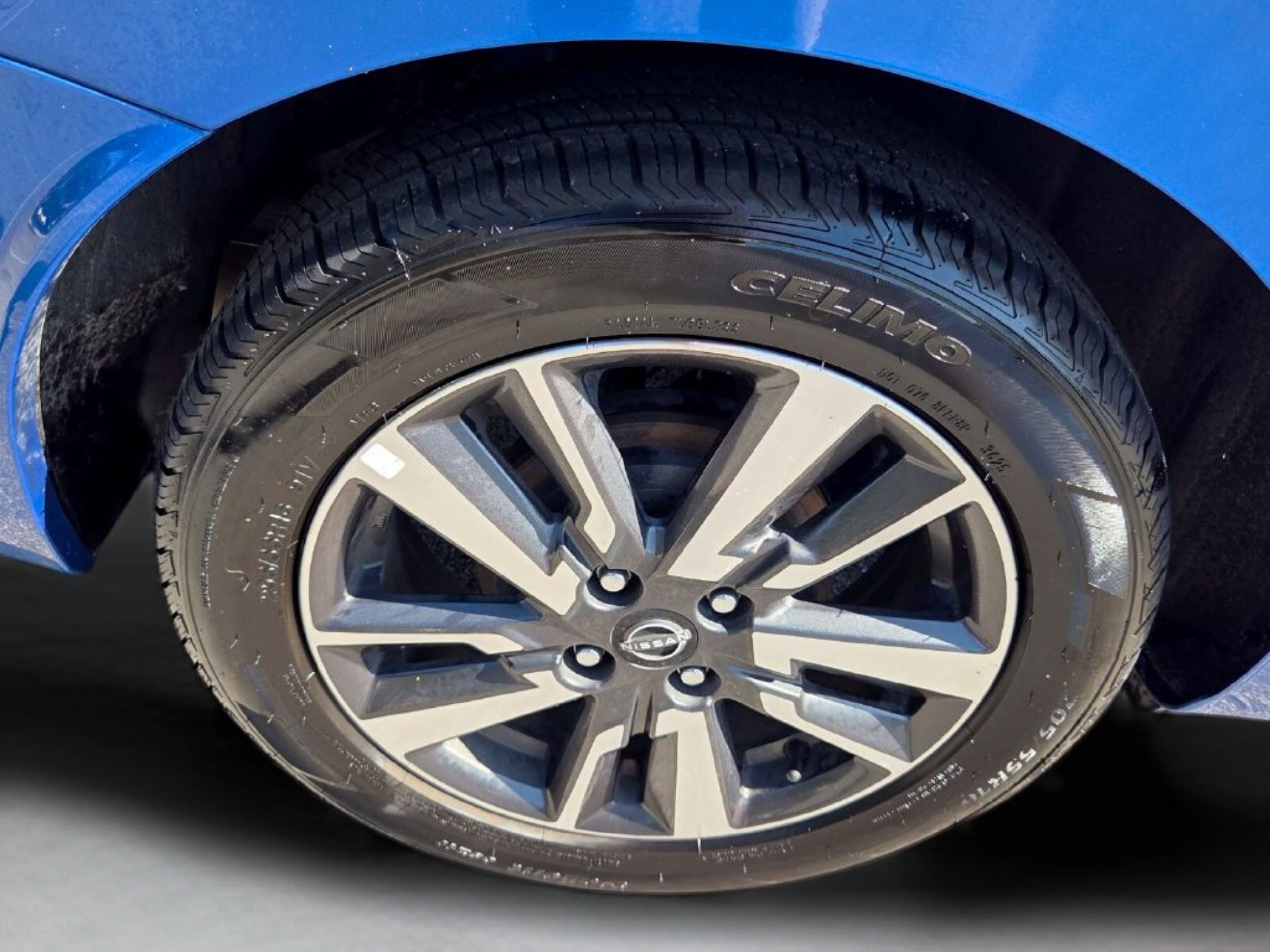 Used 2024 Nissan Versa SV FWD image 30