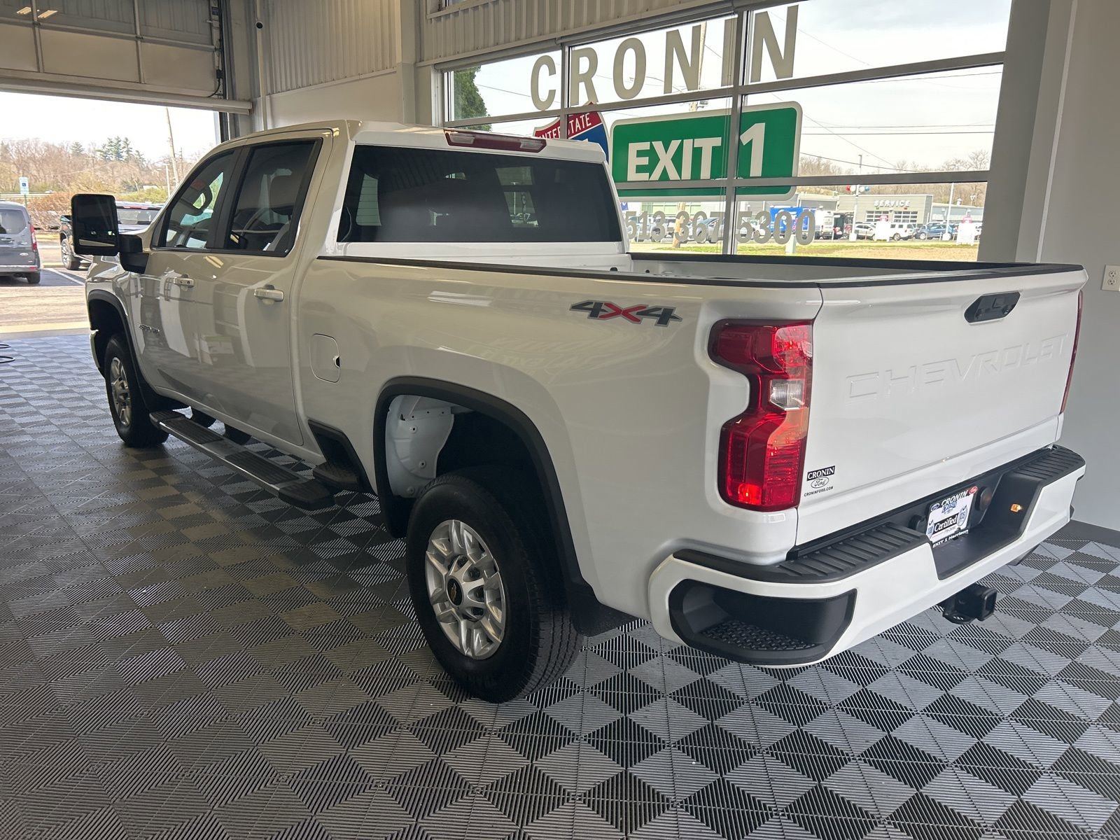 Used 2025 Chevrolet Silverado 2500 LT w/ Convenience Package image 4