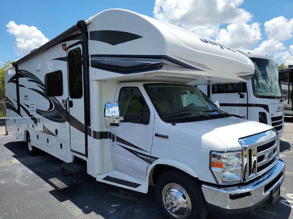 Used 2018 Ford E-450 and Econoline 450 Super Duty w/ Motorhome Prep Package RWD image 6