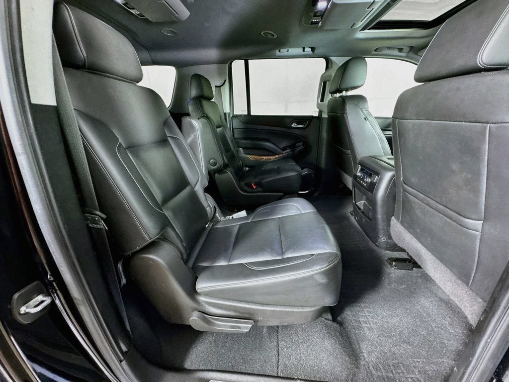 Used 2020 Chevrolet Suburban Premier AWD/4WD image 35