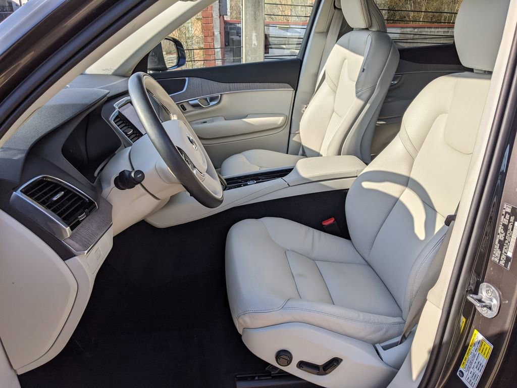 Certified 2024 Volvo XC90 B6 Plus w/ Protection Package image 11