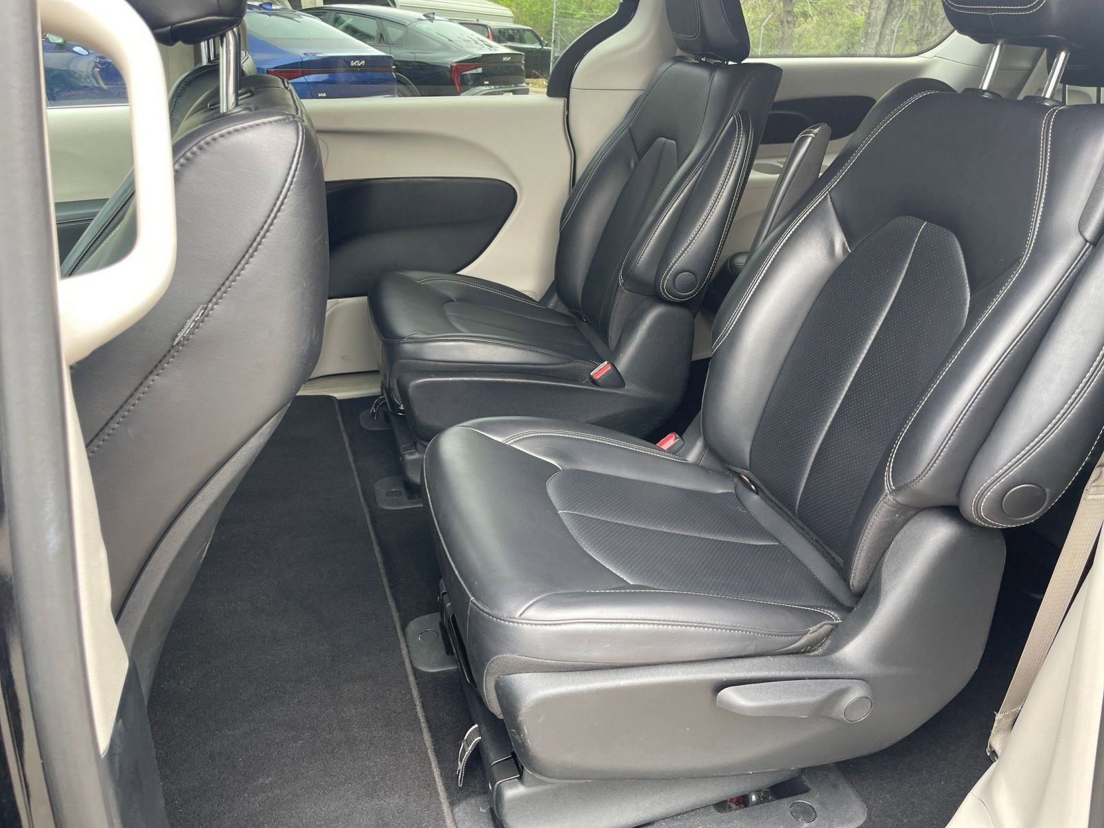 Used 2023 Chrysler Pacifica Touring-L image 24