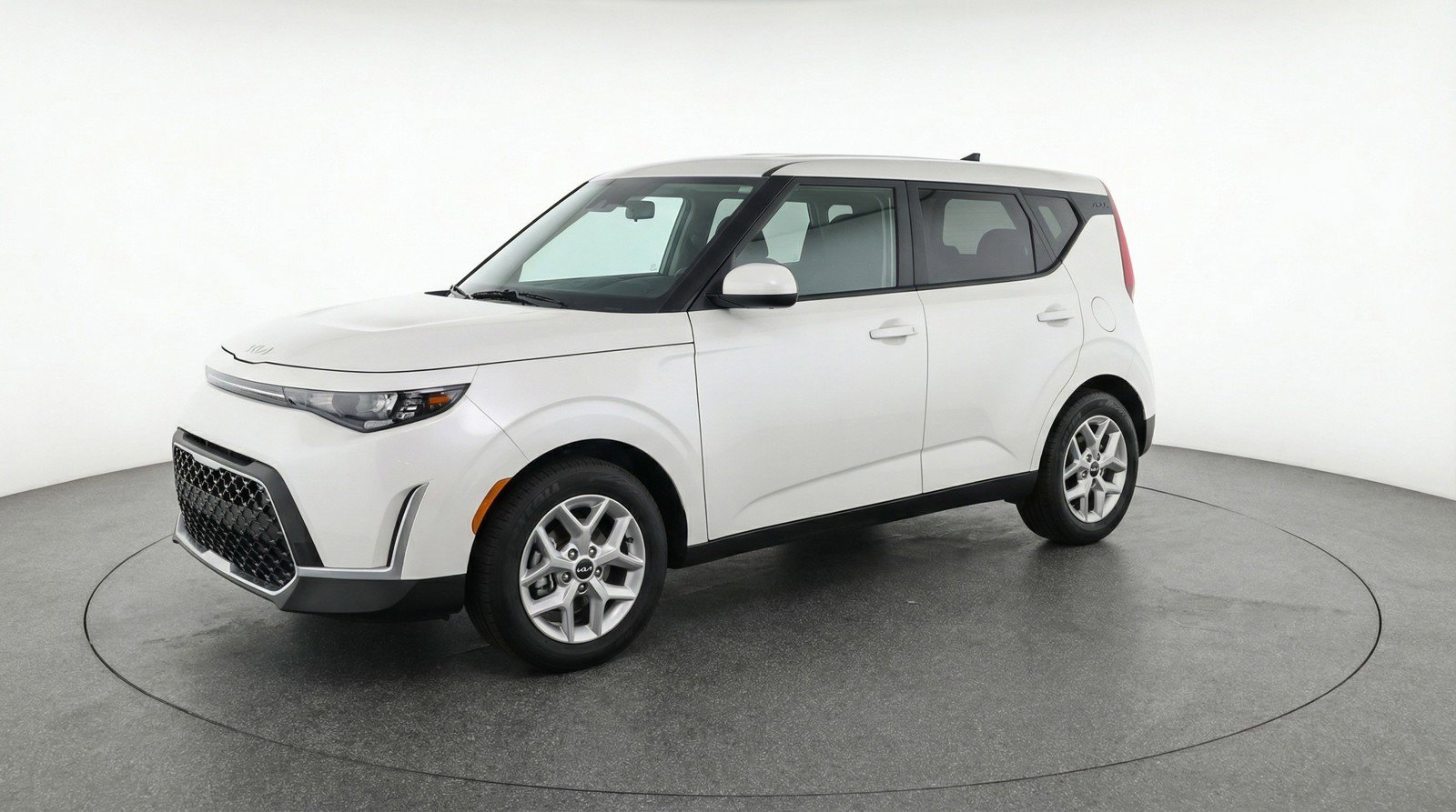 Used 2025 Kia Soul LX w/ LX Technology Package FWD image 3
