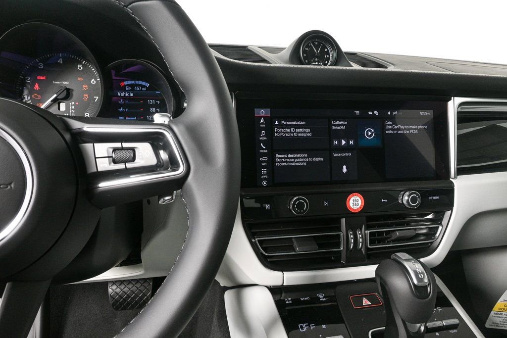 Certified 2025 Porsche Macan image 11