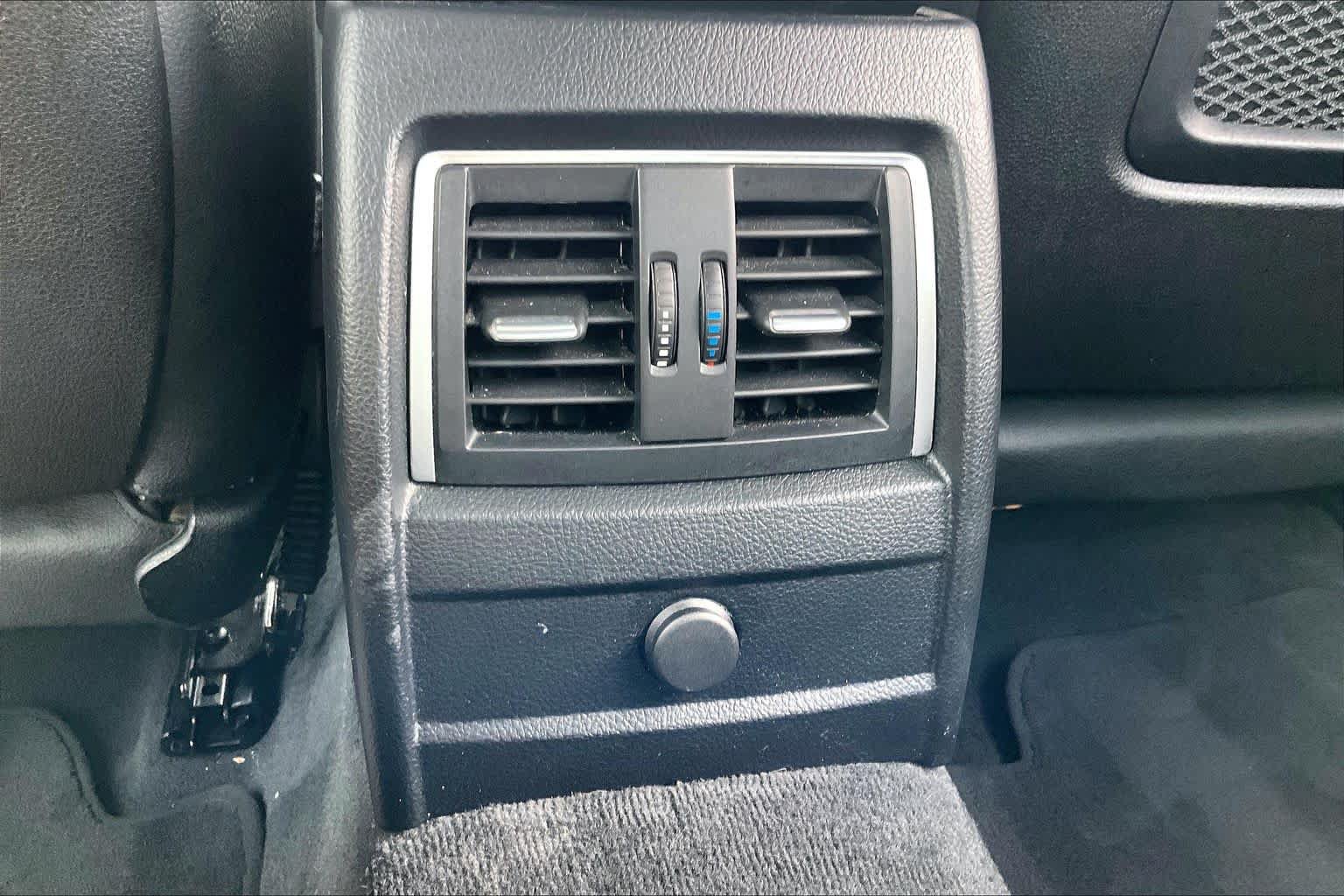 Used 2018 BMW 320i xDrive Sedan AWD/4WD image 35