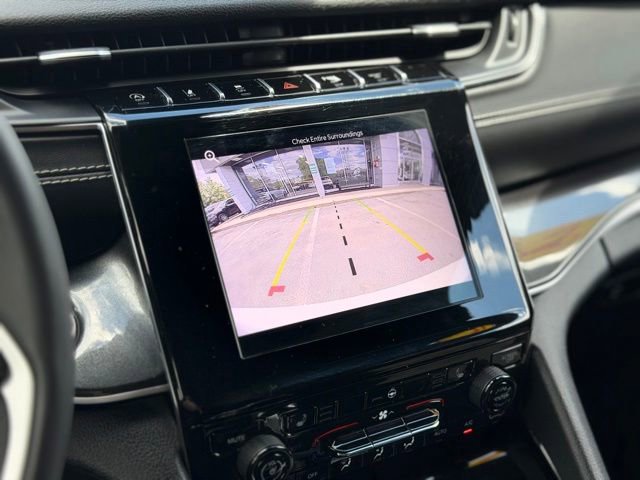 Used 2023 Jeep Grand Cherokee Altitude AWD/4WD image 19