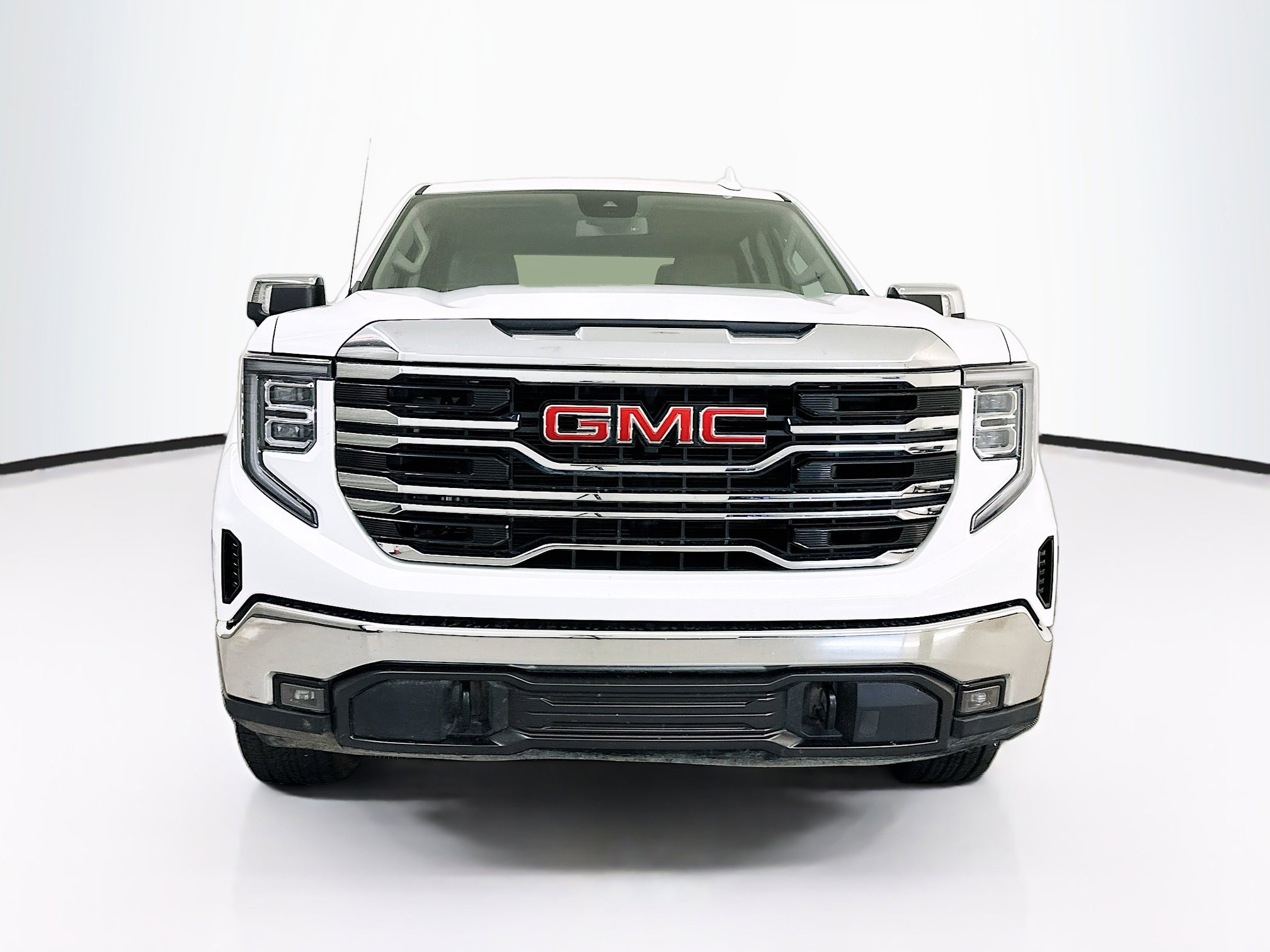 Used 2025 GMC Sierra 1500 SLT AWD/4WD image 2