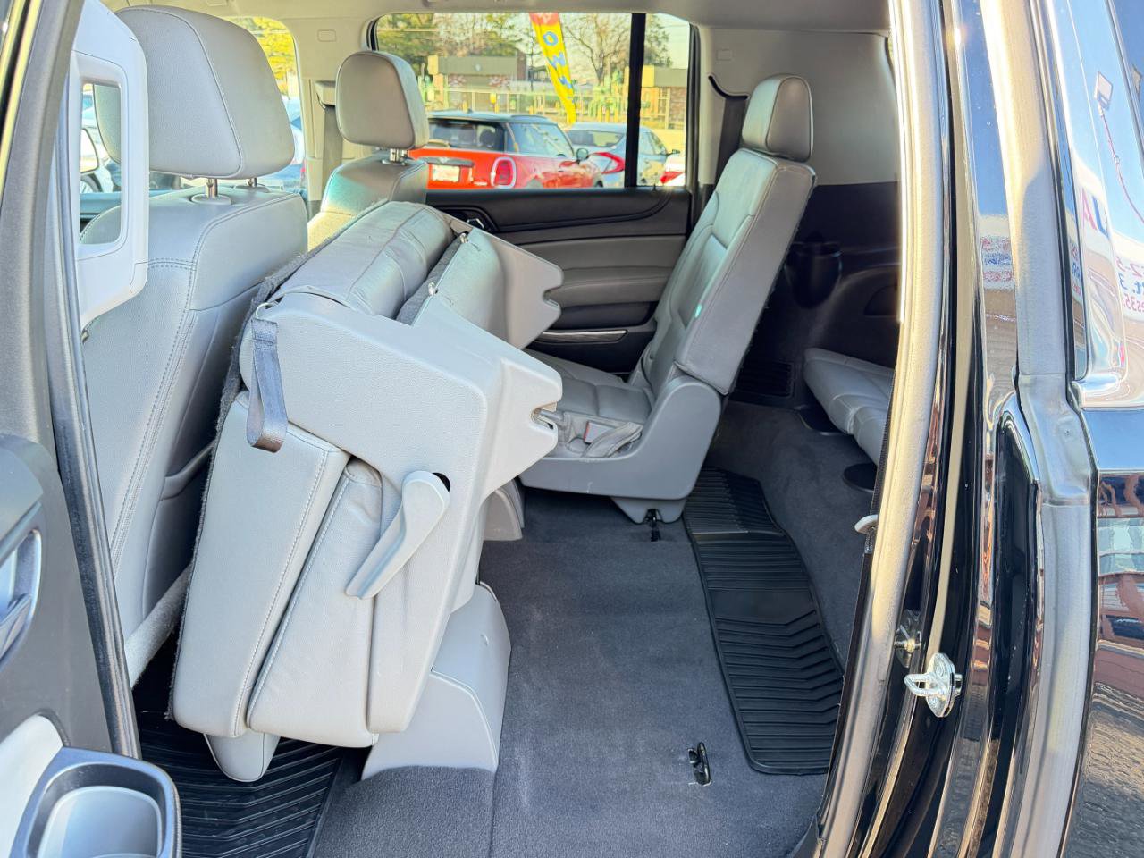 Used 2020 Chevrolet Suburban LT image 32