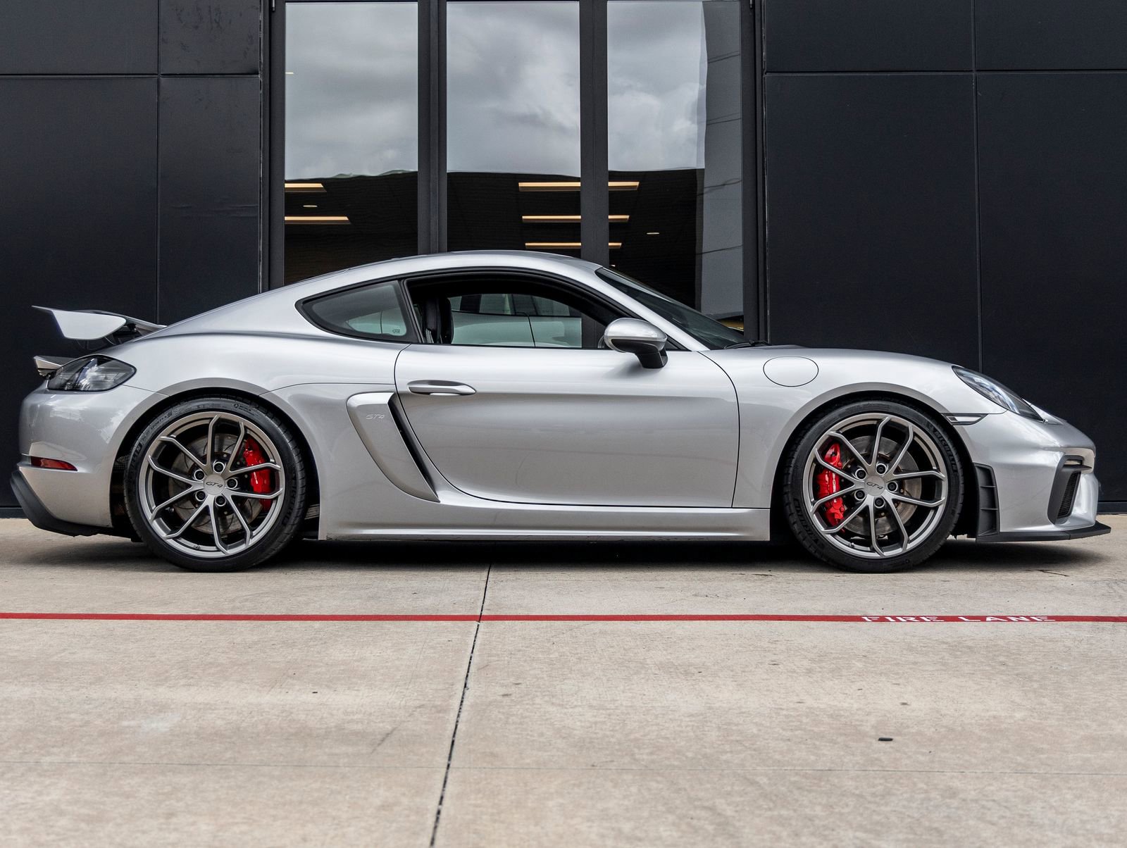 Used 2020 Porsche 718 Cayman GT4 RWD image 12
