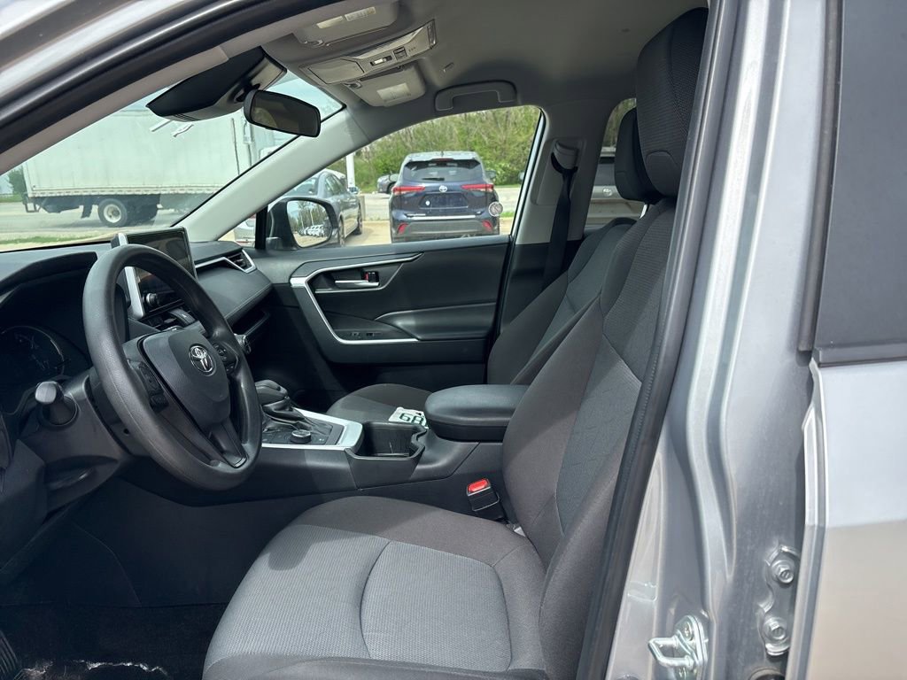 Used 2025 Toyota RAV4 XLE AWD/4WD image 12