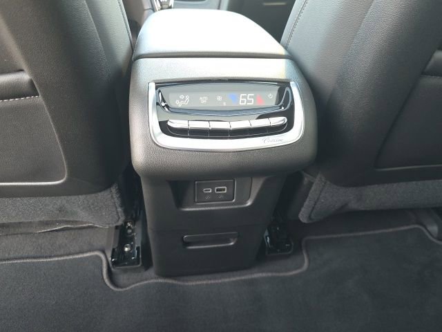 New 2025 Cadillac XT6 Luxury image 17