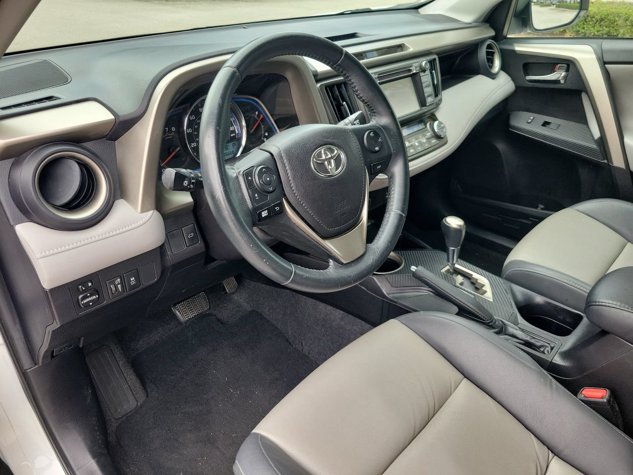 Used 2015 Toyota RAV4 Limited FWD image 15