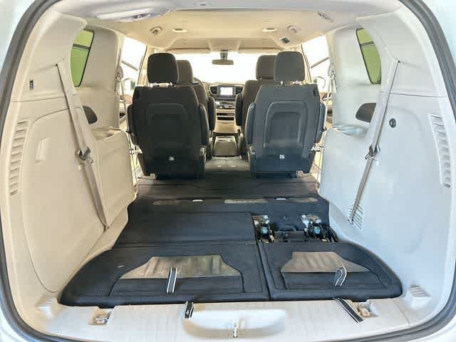 Used 2022 Chrysler Voyager LX FWD image 27