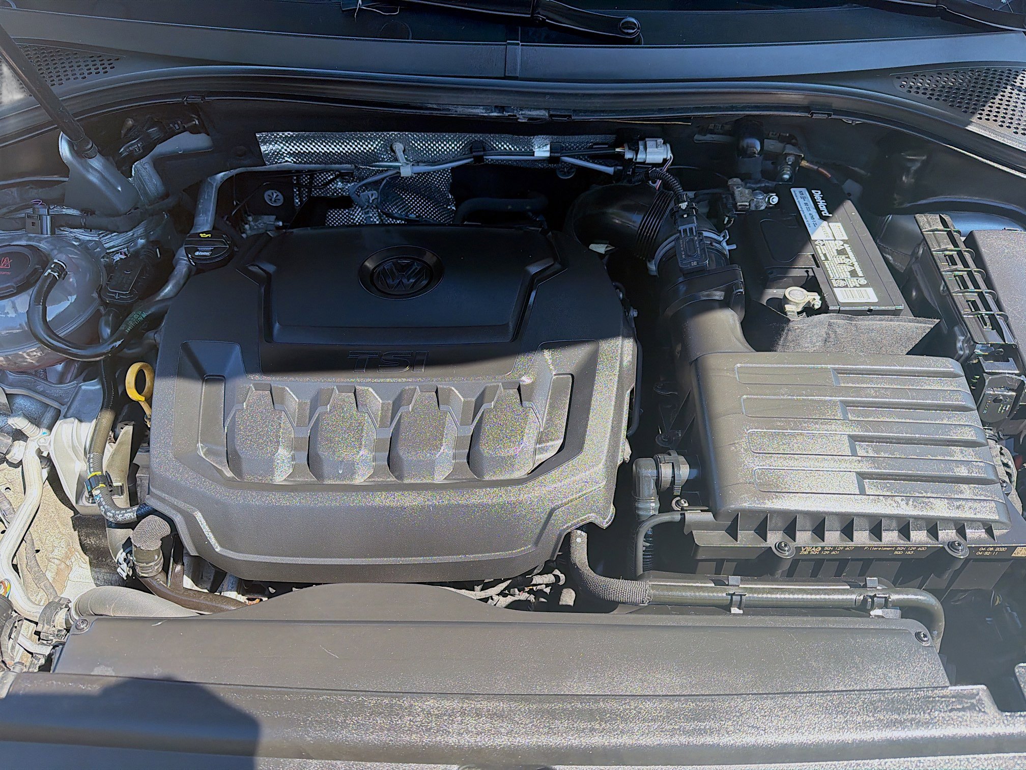 Used 2020 Volkswagen Tiguan SE R-Line image 33