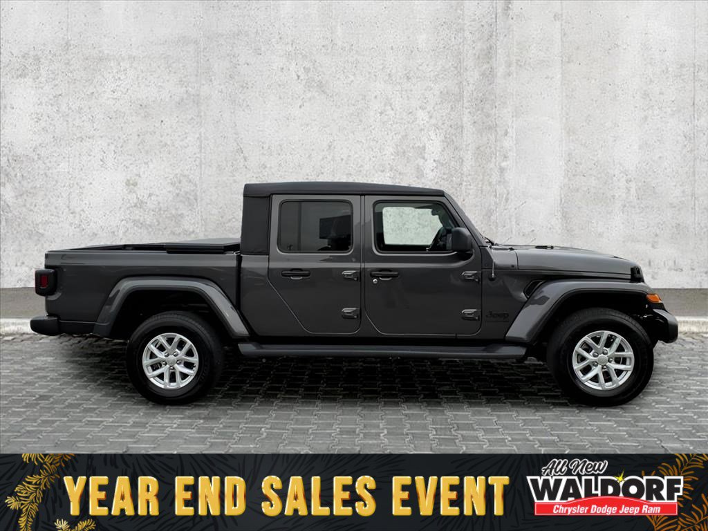 Used 2023 Jeep Gladiator Sport image 2