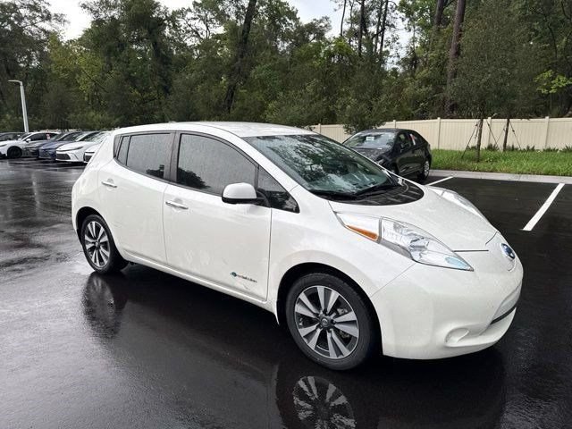 Used 2017 Nissan Leaf SV w/ Premium Package FWD image 3