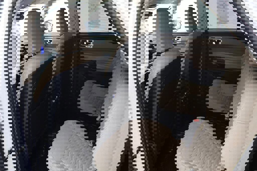 Used 2020 Ford Explorer XLT w/ Comfort Package image 10