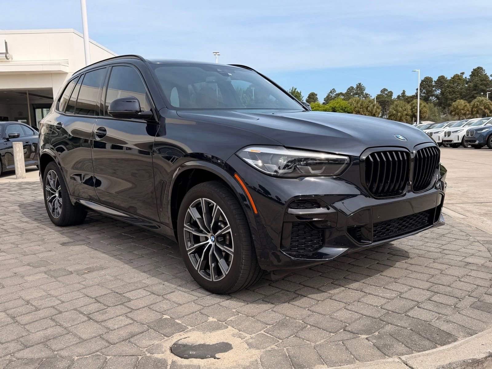 Used 2022 BMW X5 xDrive40i w/ M Sport Package AWD/4WD image 7