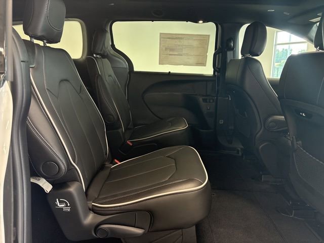 New 2026 Chrysler Pacifica Limited w/ S Appearance Package AWD/4WD image 30