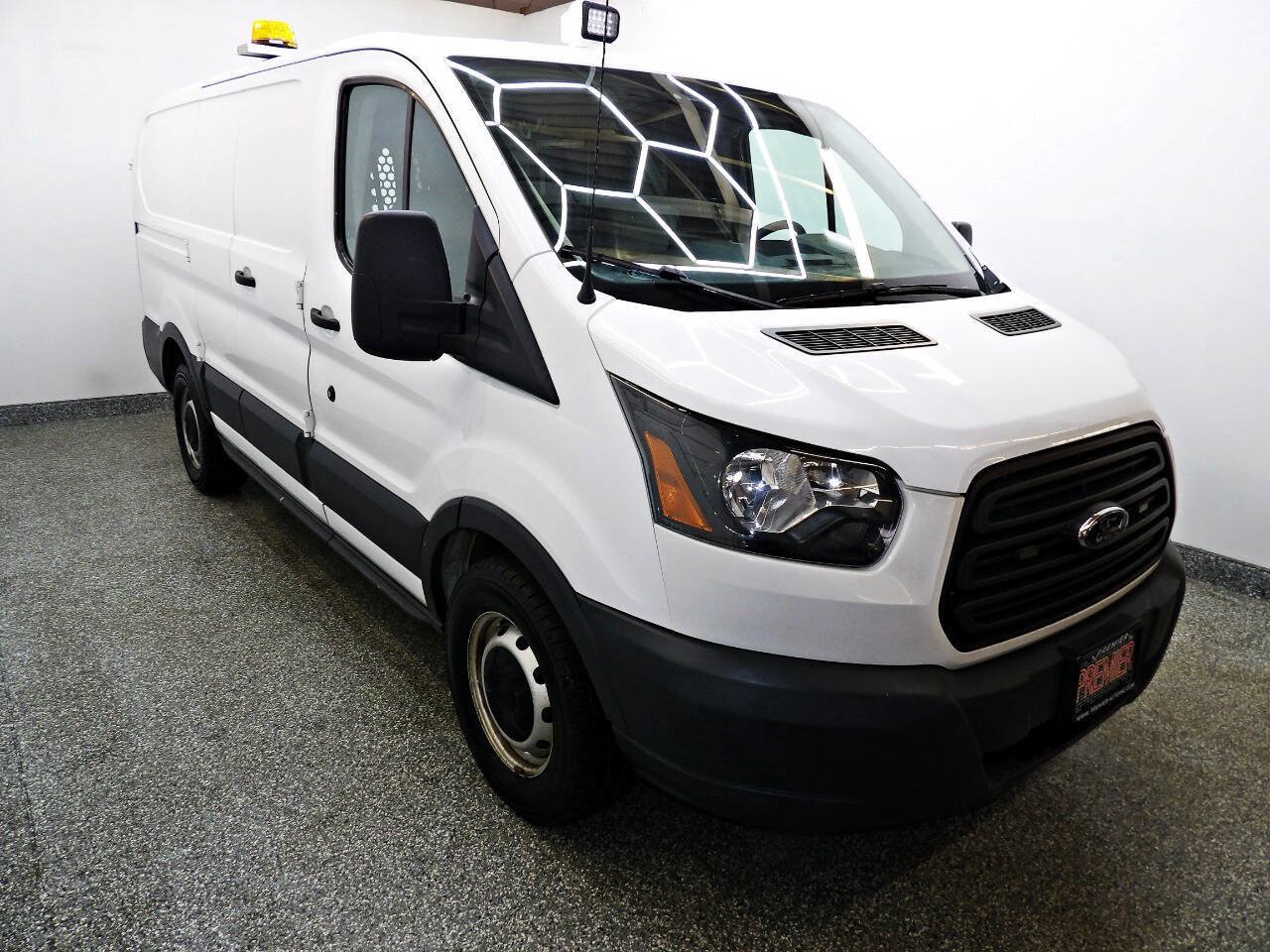 Used 2018 Ford Transit 150 130 Low Roof RWD image 3