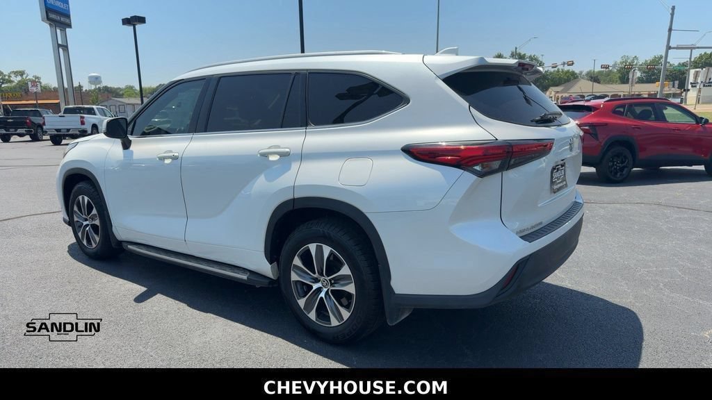 Used 2022 Toyota Highlander XLE FWD image 37