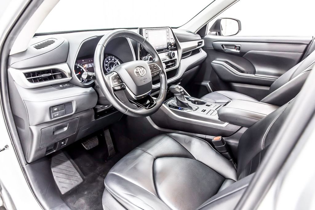 Used 2021 Toyota Highlander XLE image 27