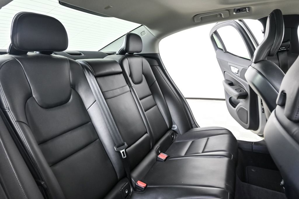 Used 2019 Volvo S60 T5 Momentum image 21