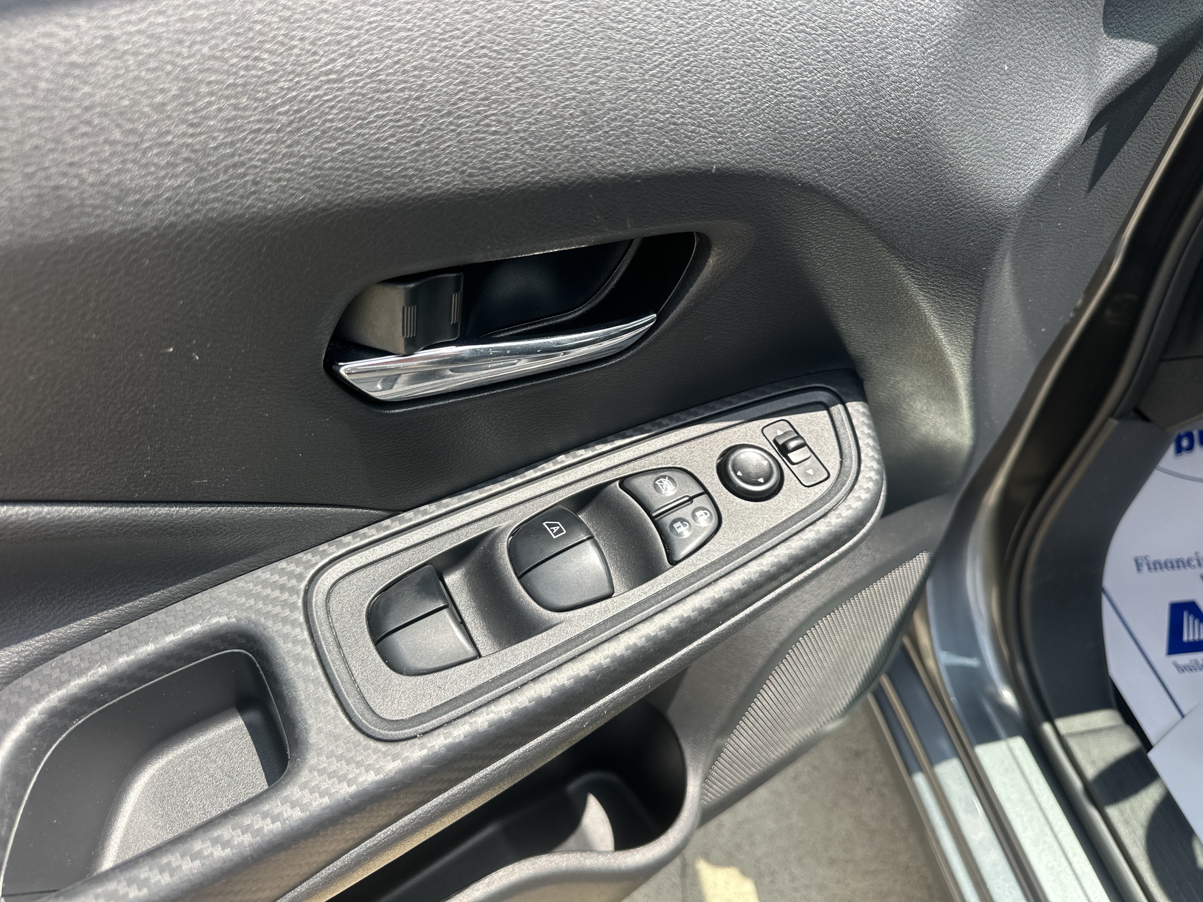 Used 2023 Nissan Versa SV FWD image 9