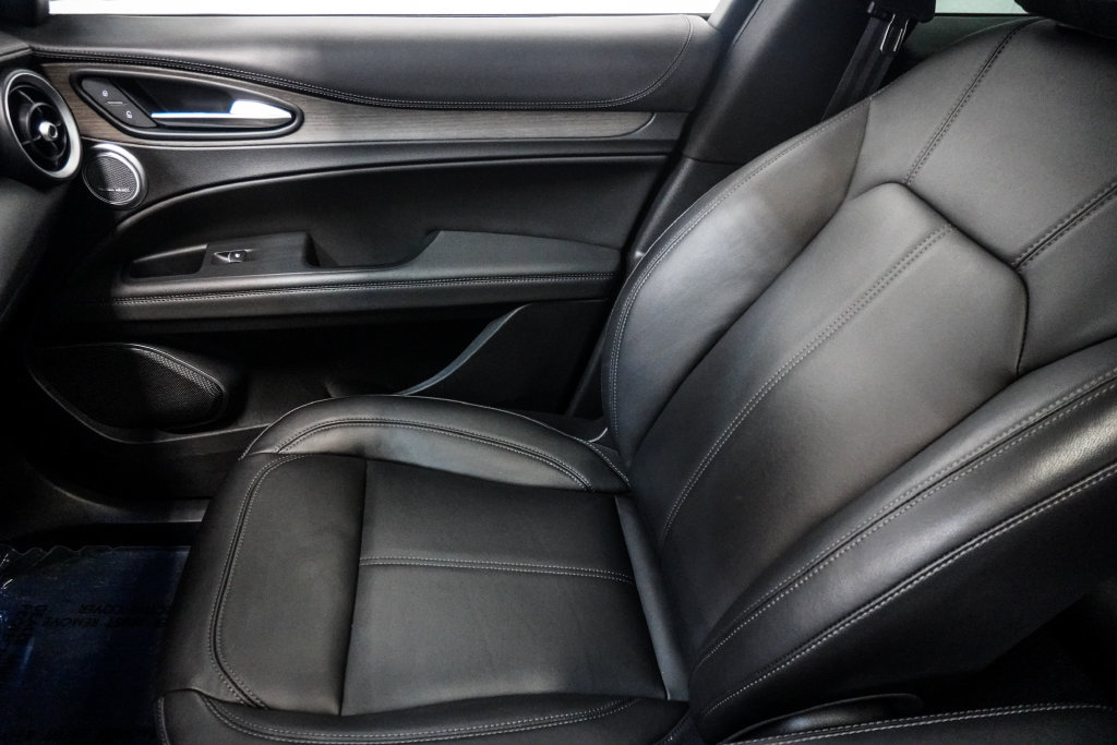 Used 2023 Alfa Romeo Stelvio Ti AWD/4WD image 29