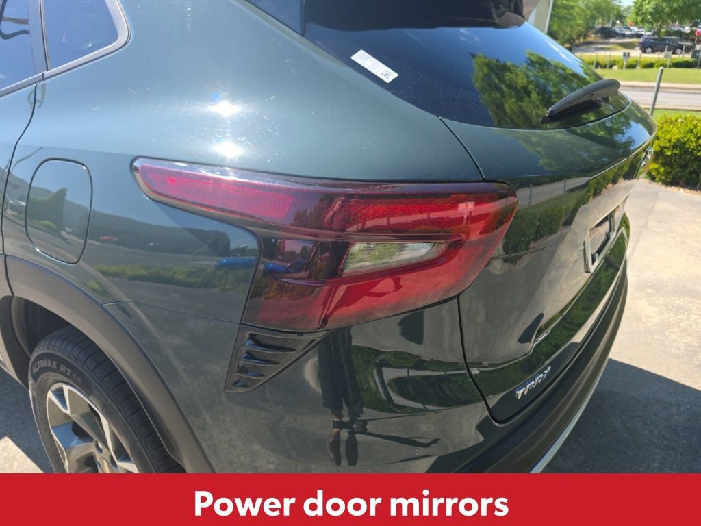 Used 2025 Chevrolet Trax LT FWD image 9