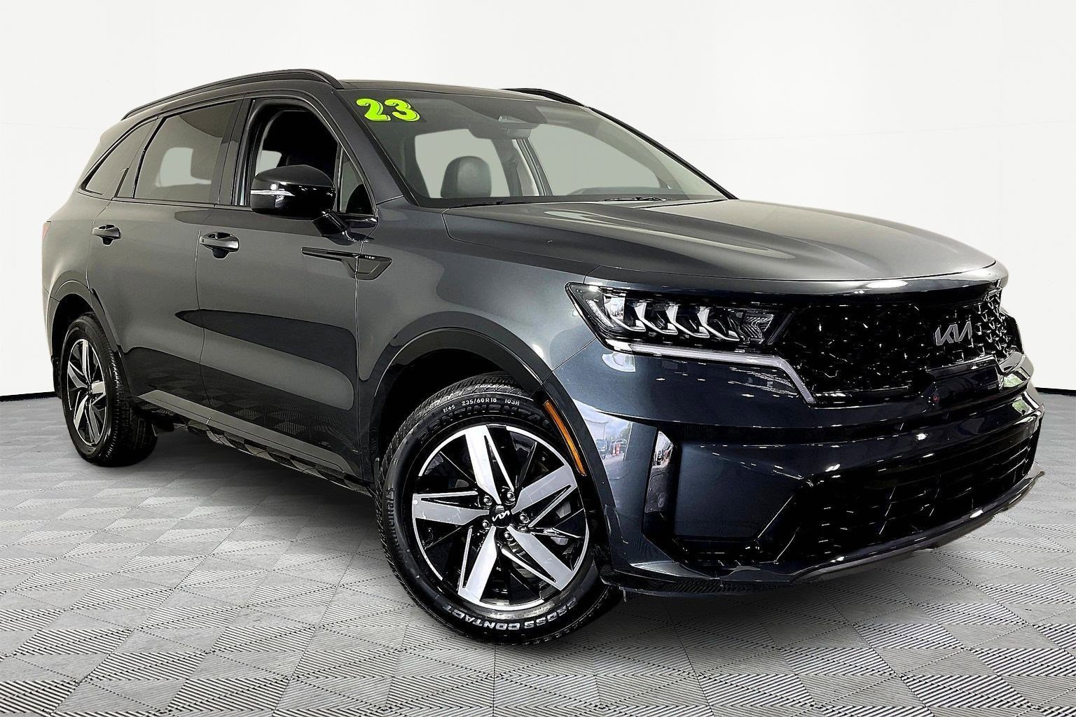 Certified 2023 Kia Sorento S w/ Panoramic Sunroof Package image 3