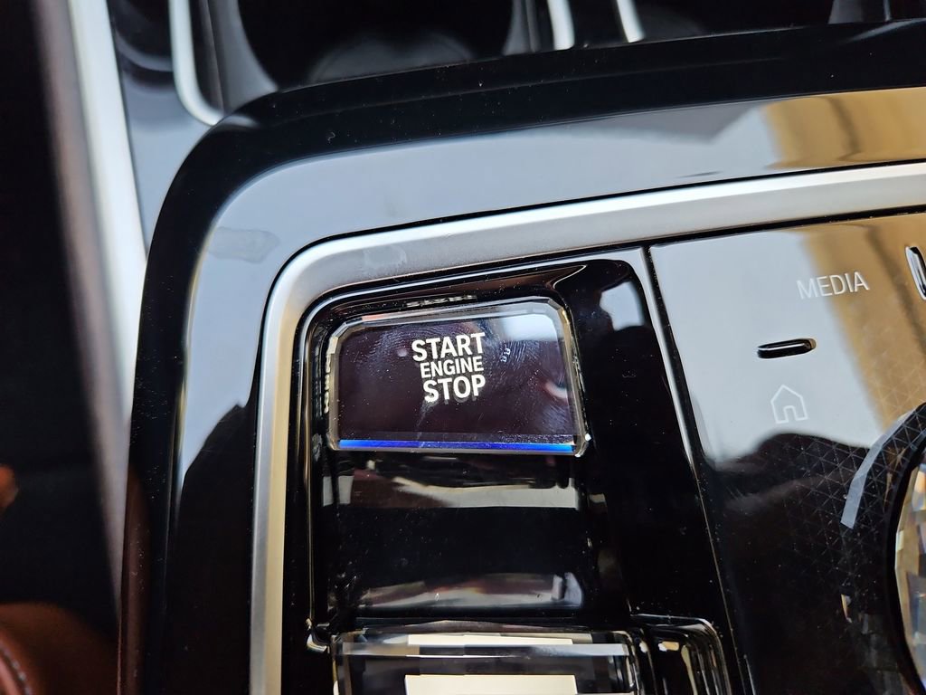 Used 2024 BMW 760i xDrive image 23