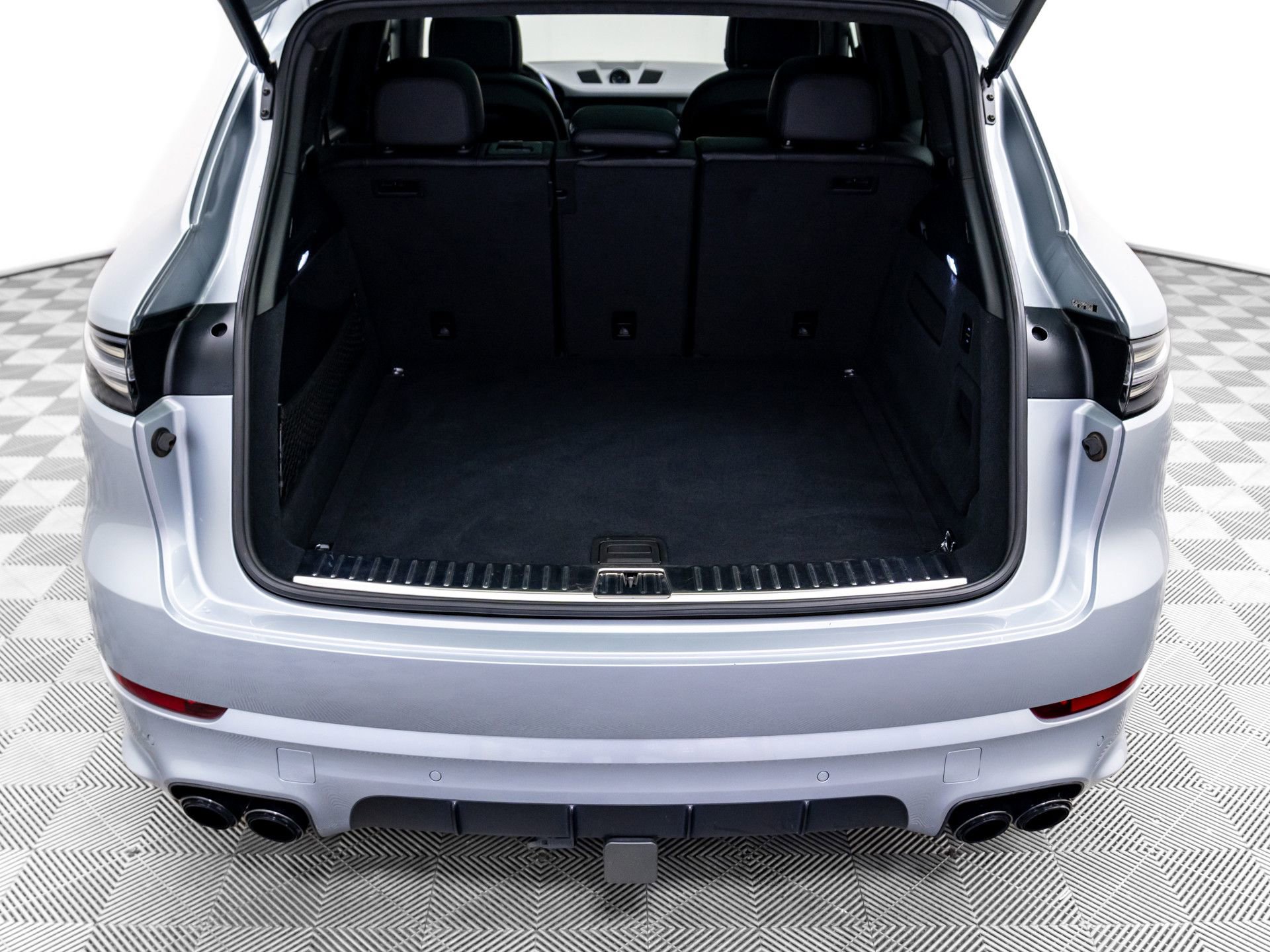 Used 2021 Porsche Cayenne GTS image 31