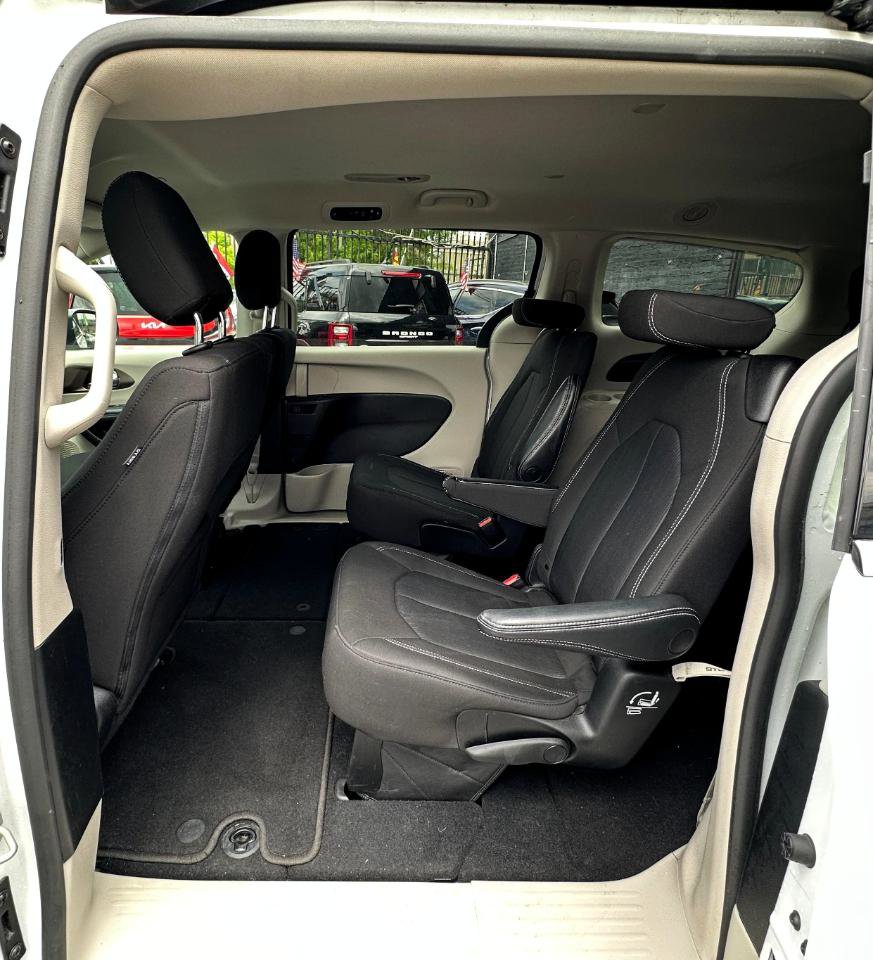 Used 2023 Chrysler Voyager LX FWD image 23