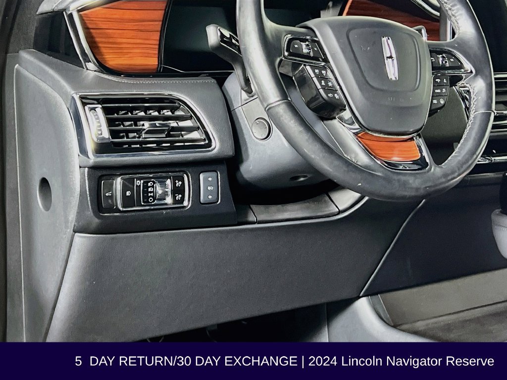 Used 2024 Lincoln Navigator Reserve AWD/4WD image 12