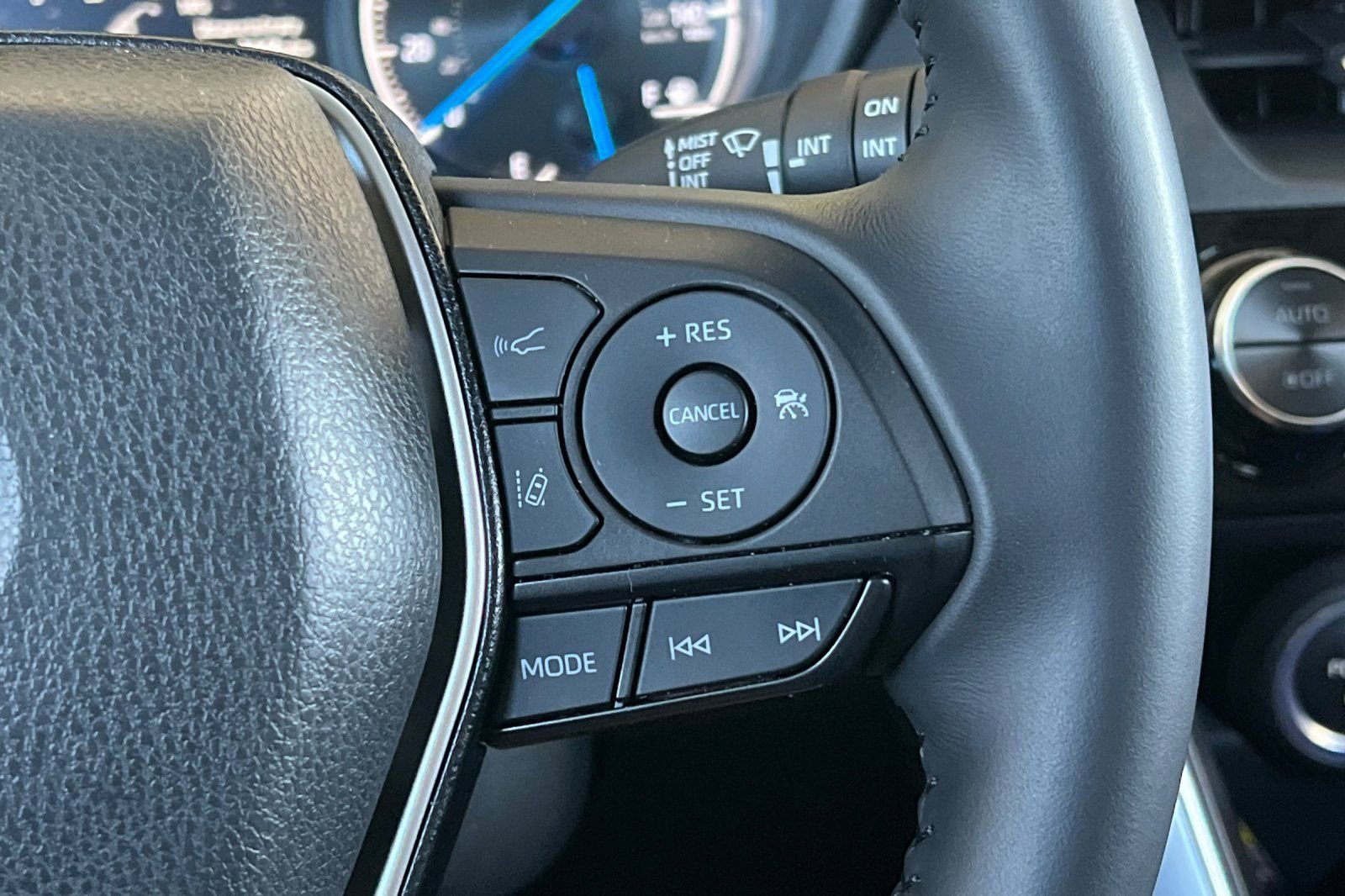 Certified 2024 Toyota Venza LE image 29