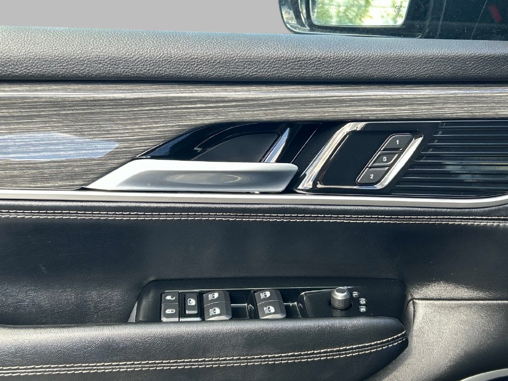 Used 2022 Jeep Wagoneer Series II AWD/4WD image 15