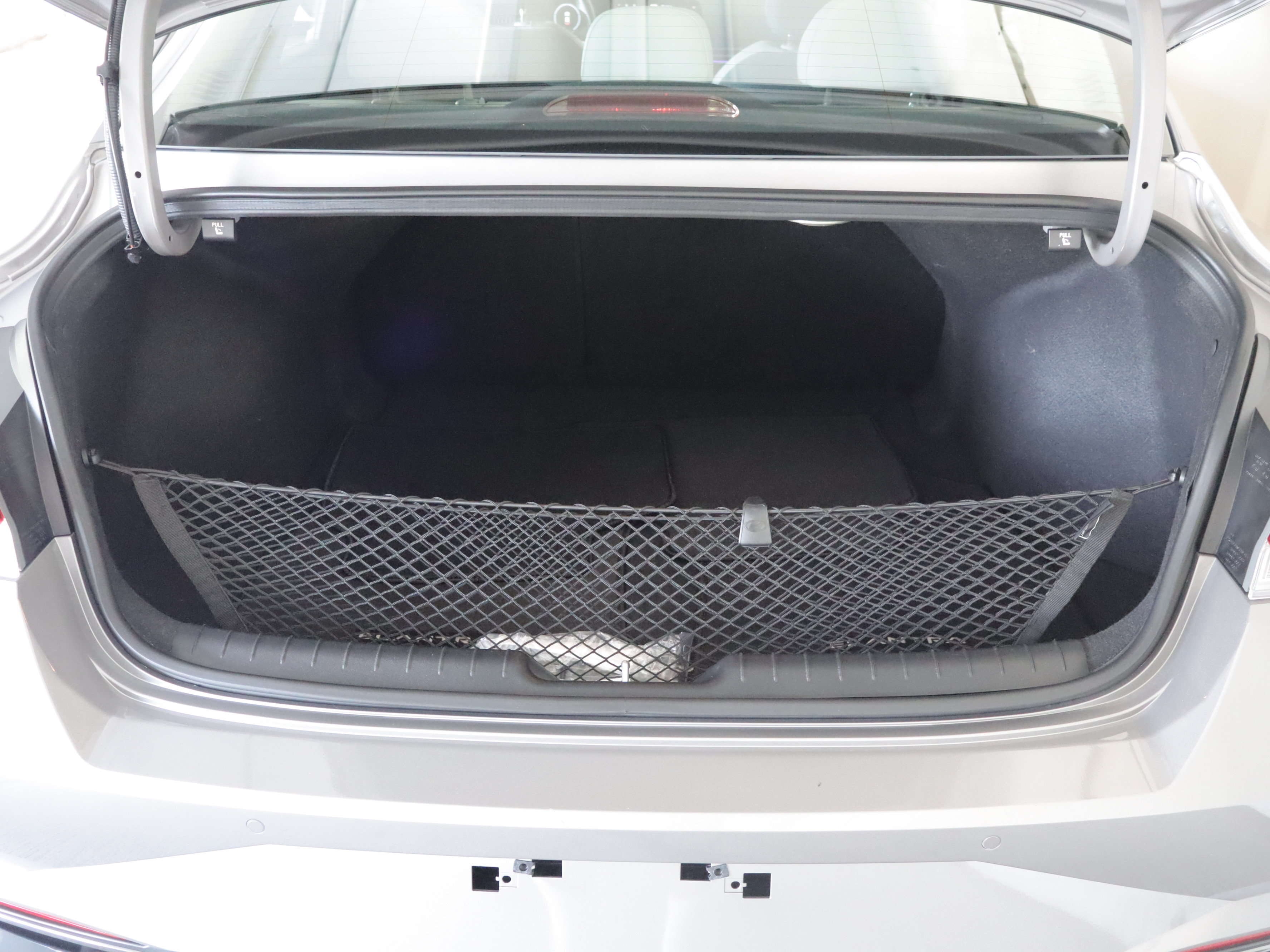 Used 2022 Hyundai Elantra Limited w/ Cargo Package FWD image 22