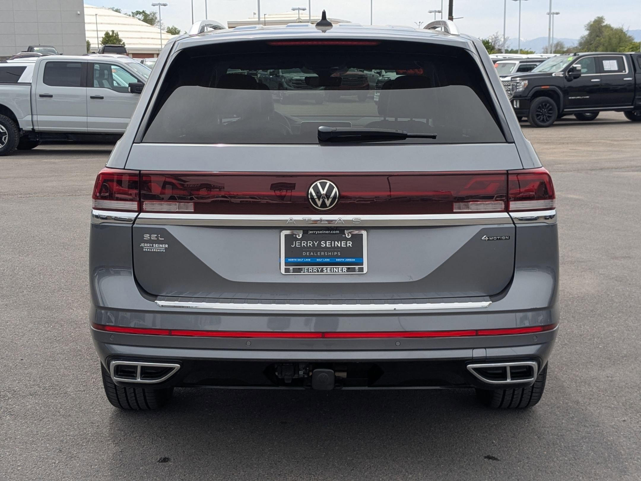 Used 2024 Volkswagen Atlas SEL Premium R-Line AWD/4WD image 5