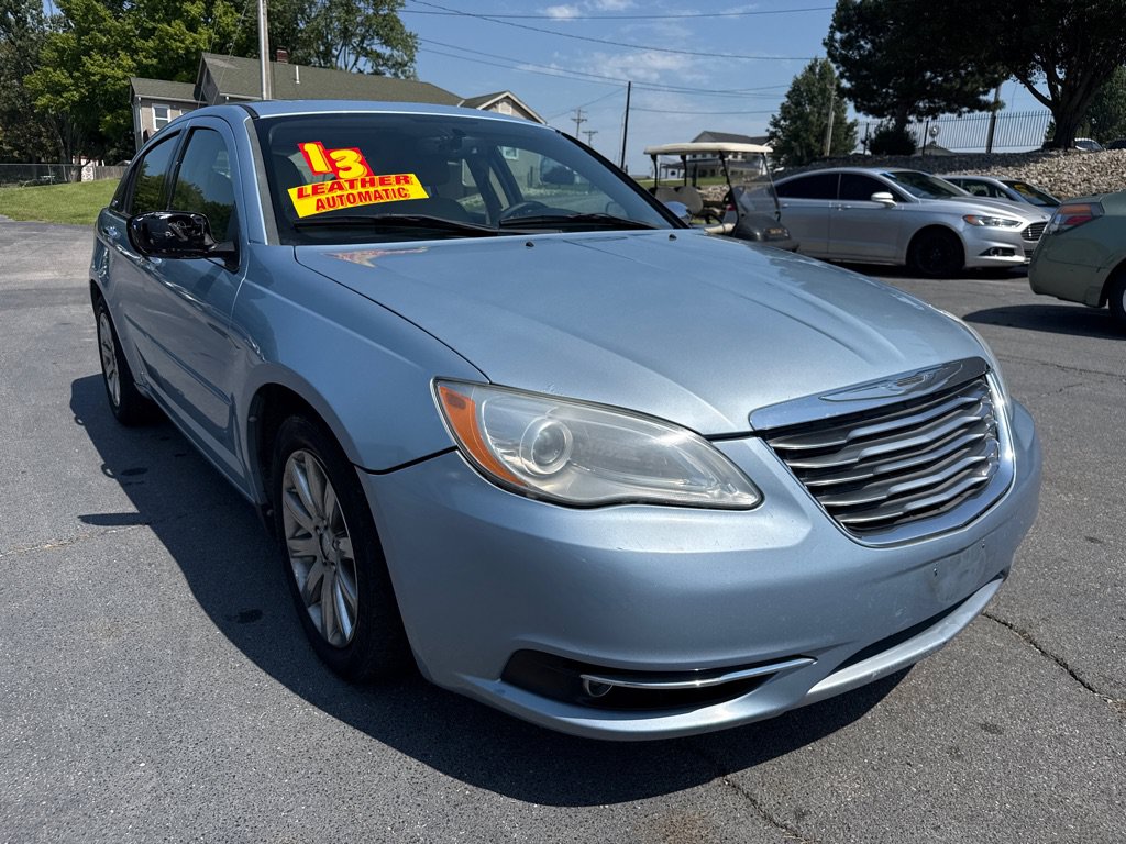 Used 2013 Chrysler 200 Limited FWD image 4